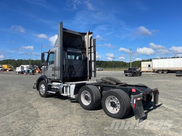 Volvo VNL 300 Sattelzugmaschinen