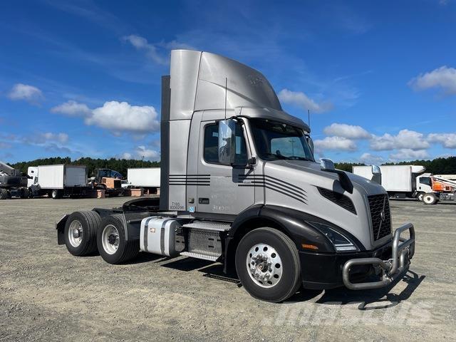 Volvo VNL 300 Sattelzugmaschinen