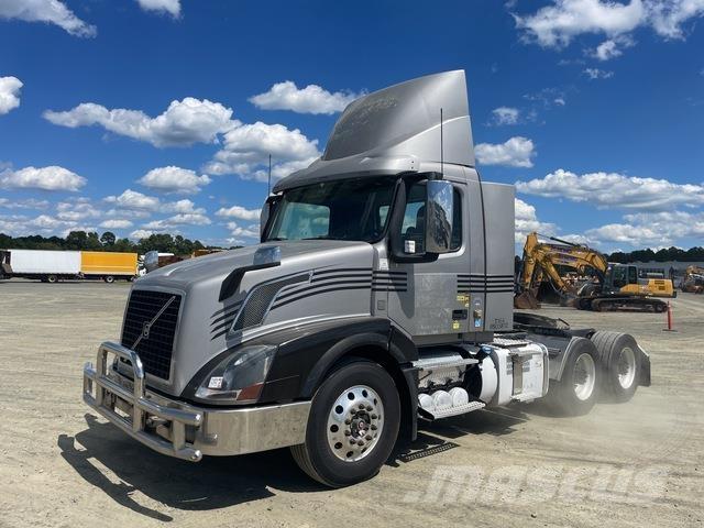 Volvo VNL 300 Sattelzugmaschinen