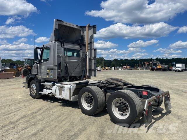 Volvo VNL 300 Sattelzugmaschinen