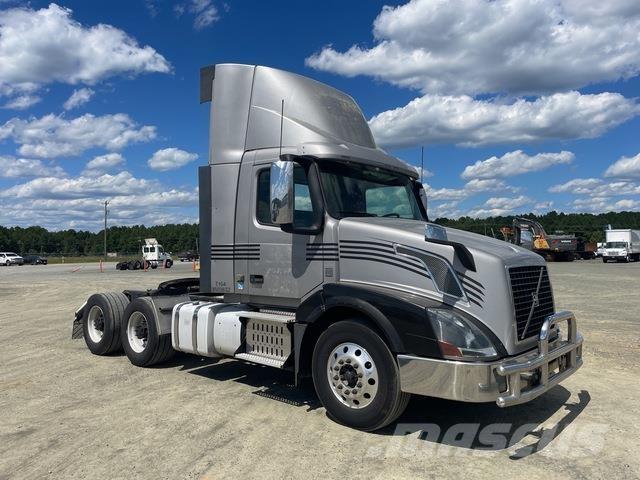 Volvo VNL 300 Sattelzugmaschinen