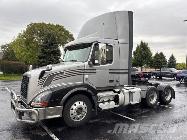 Volvo VNL 300 Sattelzugmaschinen