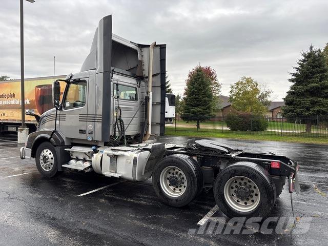Volvo VNL 300 Sattelzugmaschinen