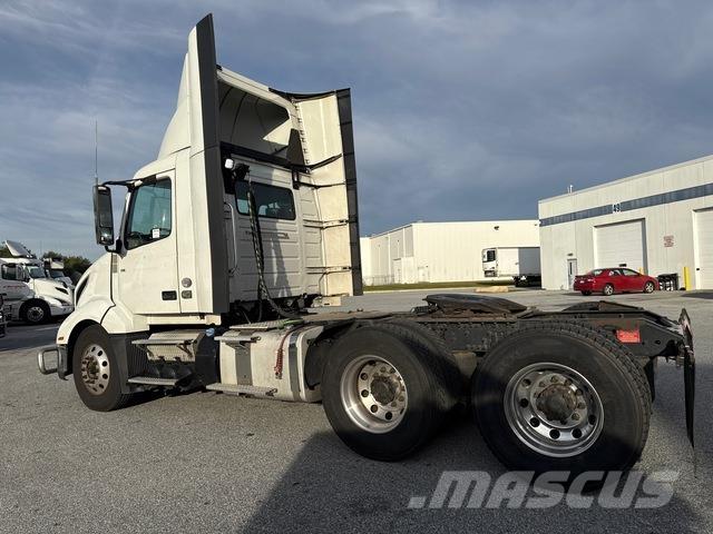 Volvo VNL 300 Sattelzugmaschinen