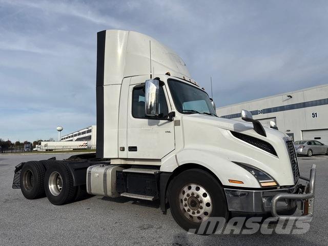 Volvo VNL 300 Sattelzugmaschinen