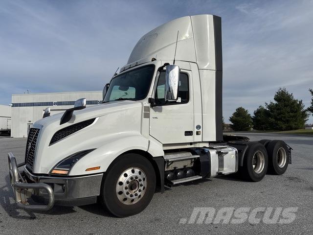 Volvo VNL 300 Sattelzugmaschinen