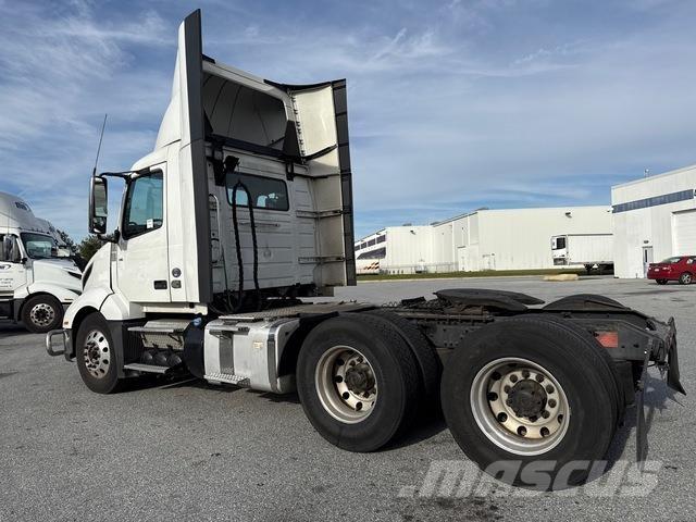 Volvo VNL 300 Sattelzugmaschinen