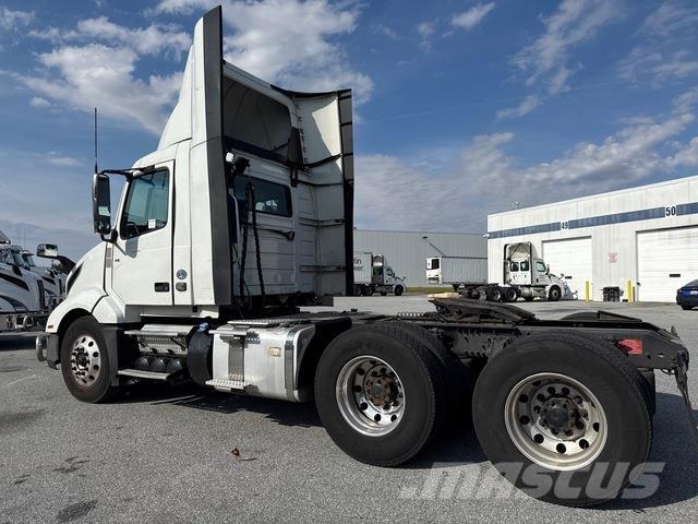 Volvo VNL 300 Sattelzugmaschinen