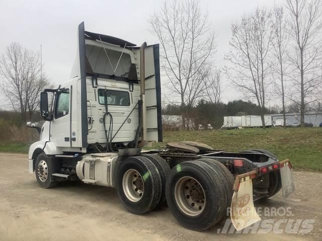 Volvo VNL300 Sattelzugmaschinen