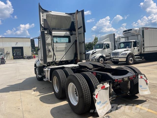 Volvo VNL300 Sattelzugmaschinen