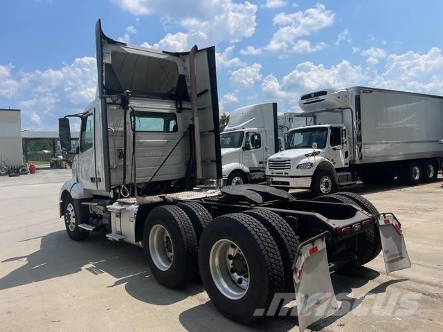 Volvo VNL300 Sattelzugmaschinen