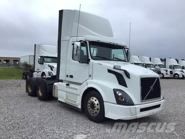 Volvo VNL300 Sattelzugmaschinen