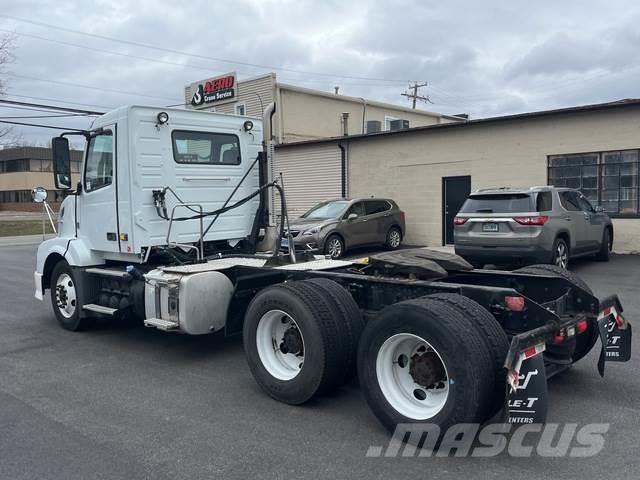 Volvo VNL64T Sattelzugmaschinen
