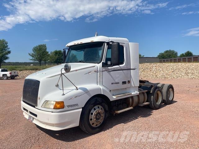 Volvo VNL64T Sattelzugmaschinen
