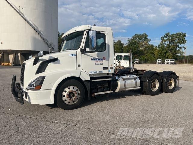 Volvo VNL64T Sattelzugmaschinen