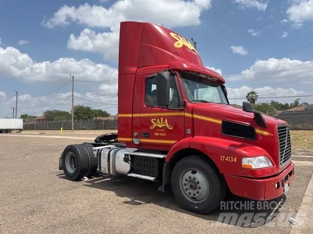 Volvo VNM42T Sattelzugmaschinen