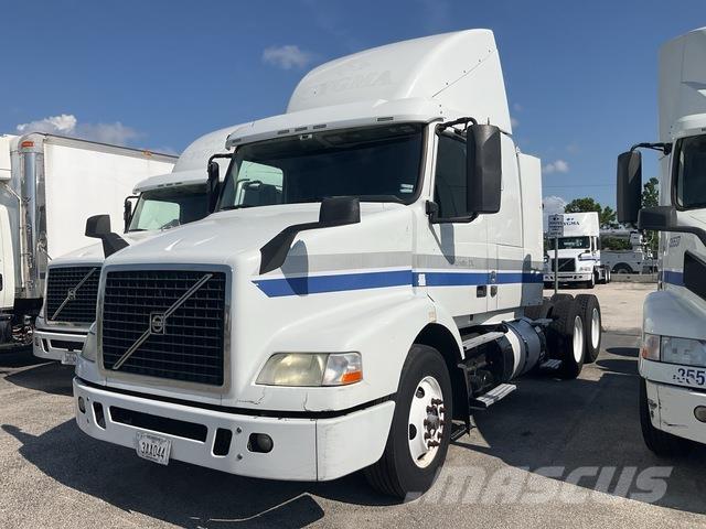 Volvo VNR64T Sattelzugmaschinen