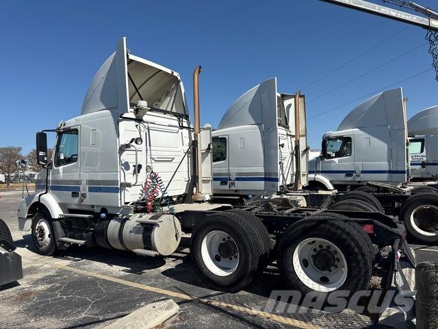 Volvo VNR64T Sattelzugmaschinen