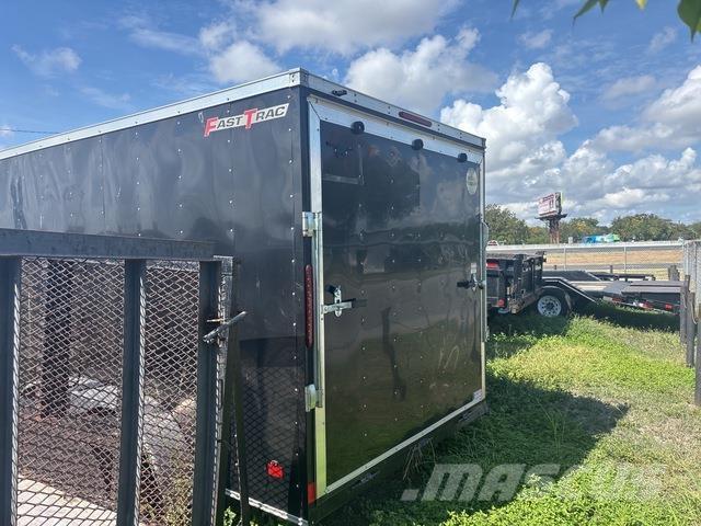 Wells Cargo  Anhänger-Kastenaufbau