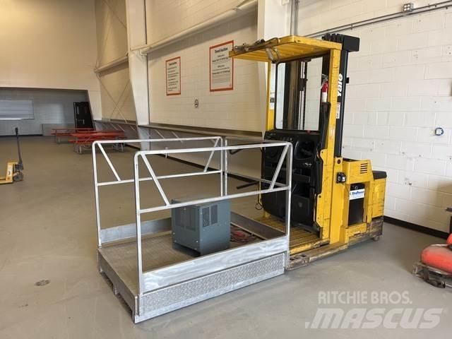 Yale OS030EC Mittelhub-Kommissionierer