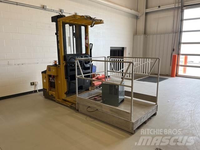 Yale OS030EC Mittelhub-Kommissionierer