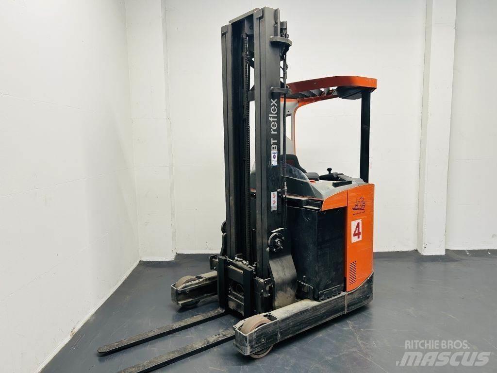 BT RRE140 Schubmaststapler