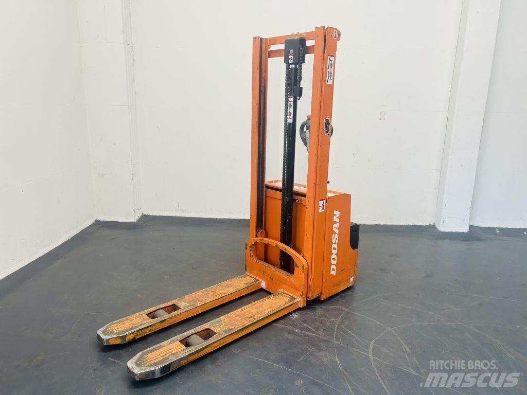 Doosan LEDS12.5C Deichselstapler