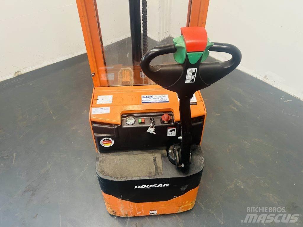 Doosan LEDS12.5C Deichselstapler