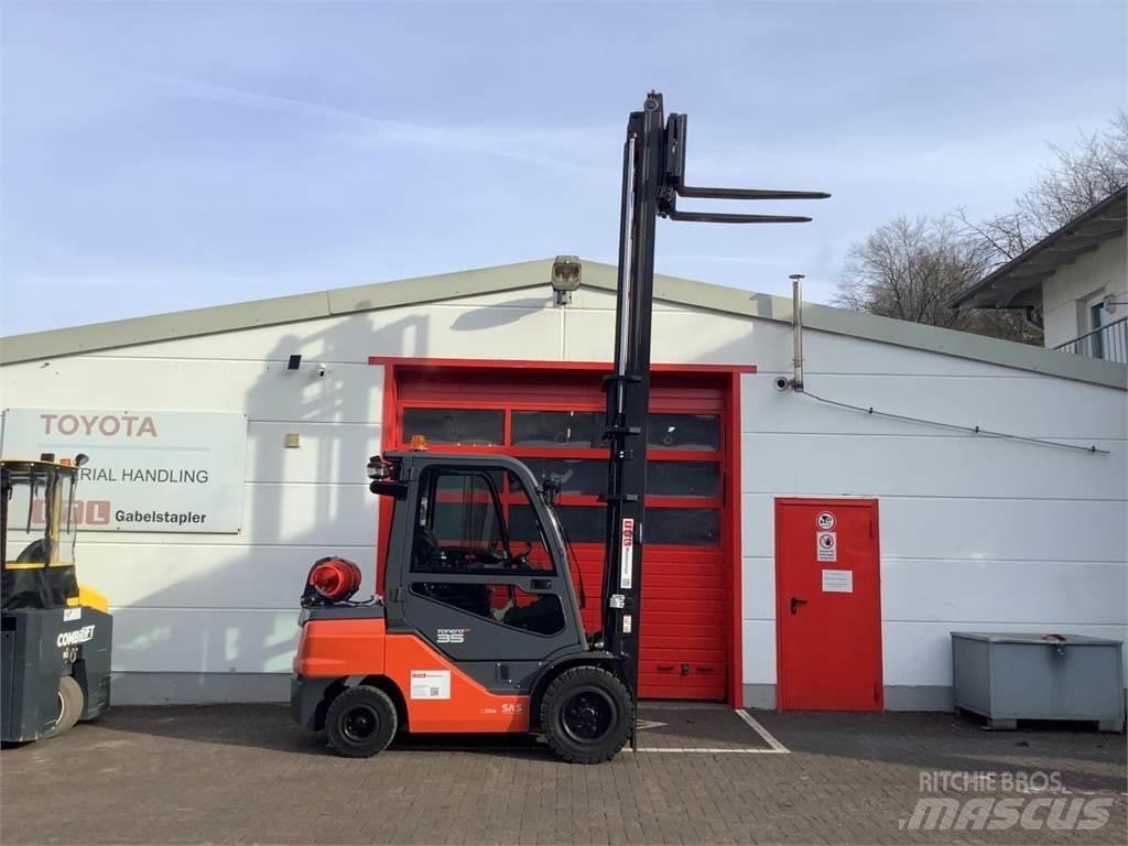 Toyota 8FGJ35F Gasstapler