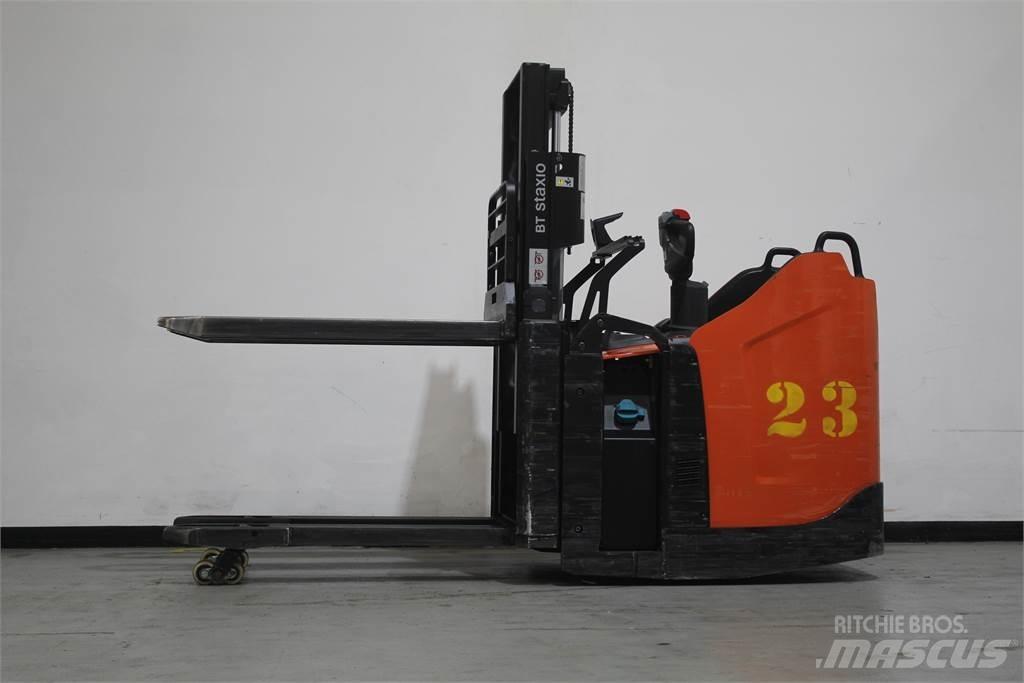 Toyota SPE200D Deichselstapler