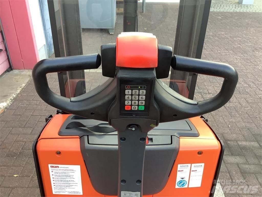 Toyota SWE120 Deichselstapler