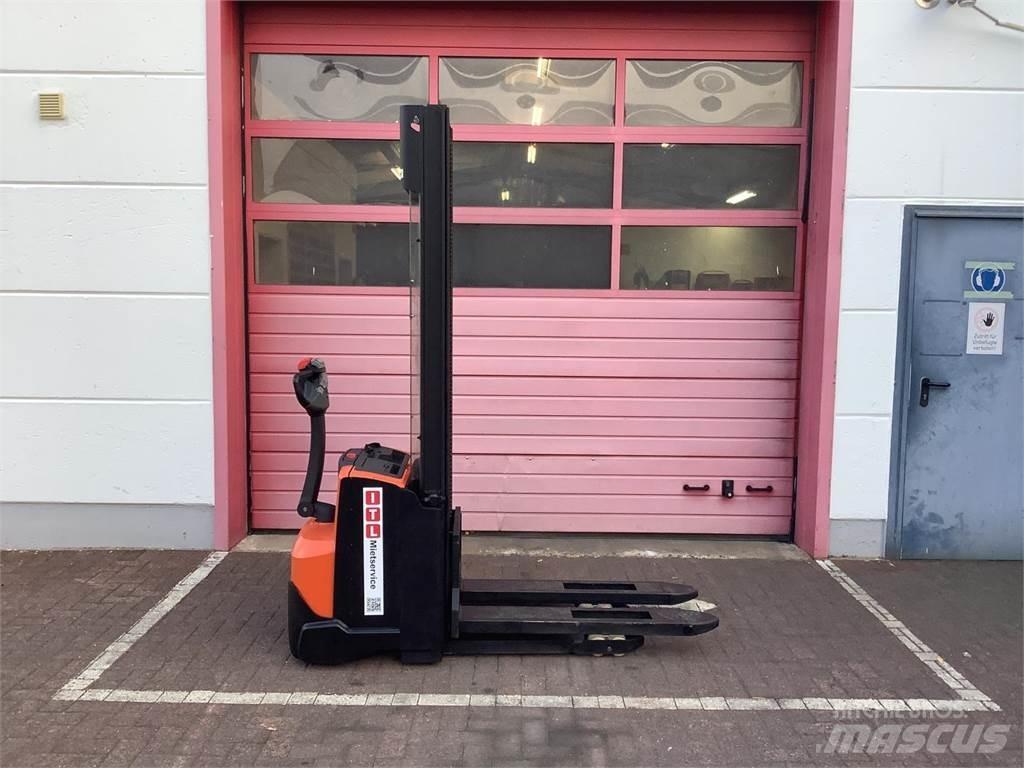 Toyota SWE120 Deichselstapler