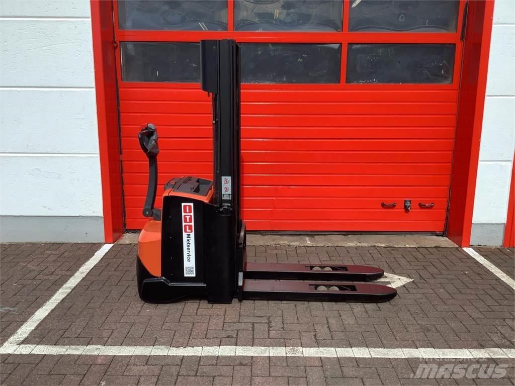 Toyota SWE140 Deichselstapler