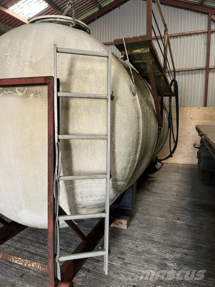  15.000 L vandtank Futterverteilwagen