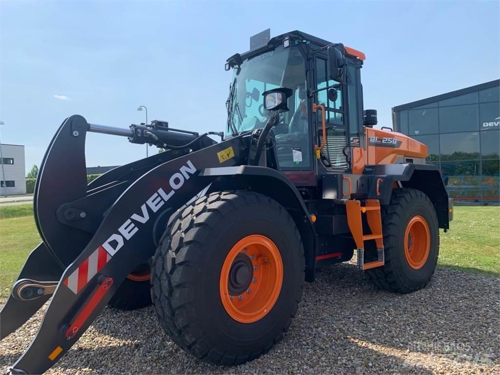 Develon DL250-7 Radlader