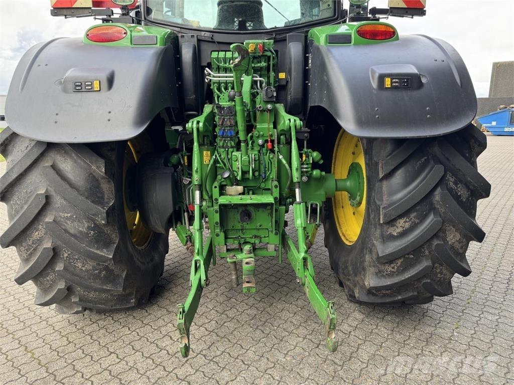John Deere 6215R Traktoren