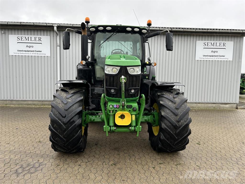 John Deere 6215R Traktoren