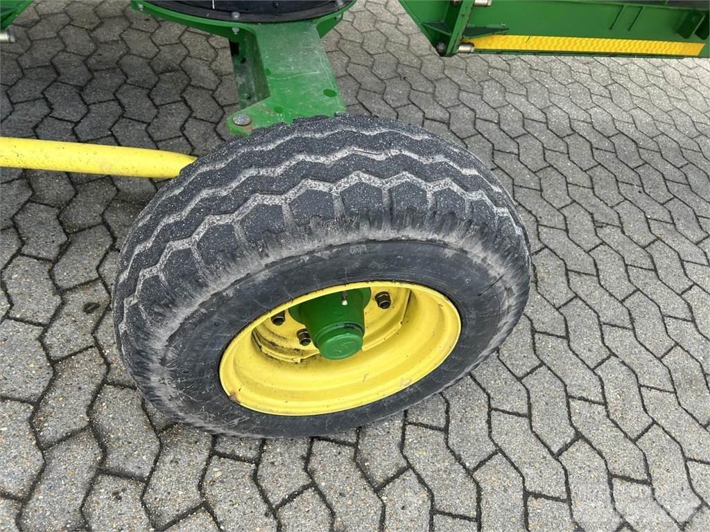 John Deere 640D Erntevorsätze