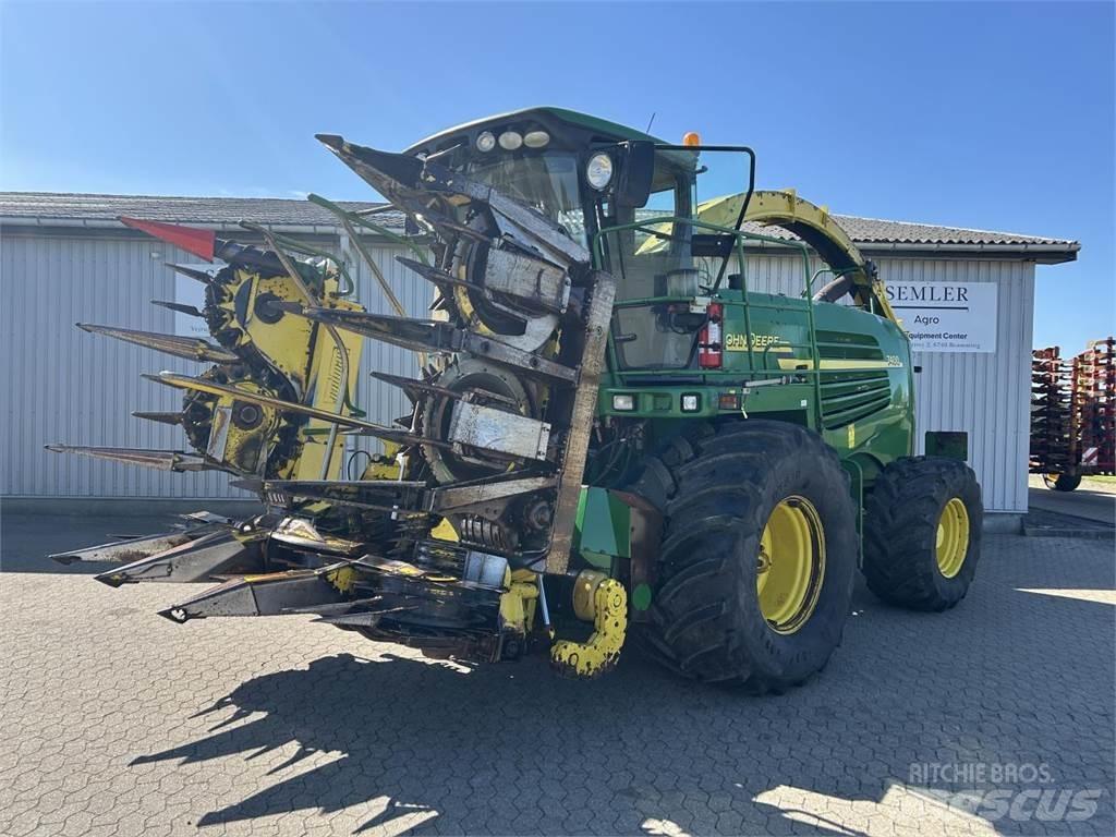 John Deere 7400 Feldhäcksler