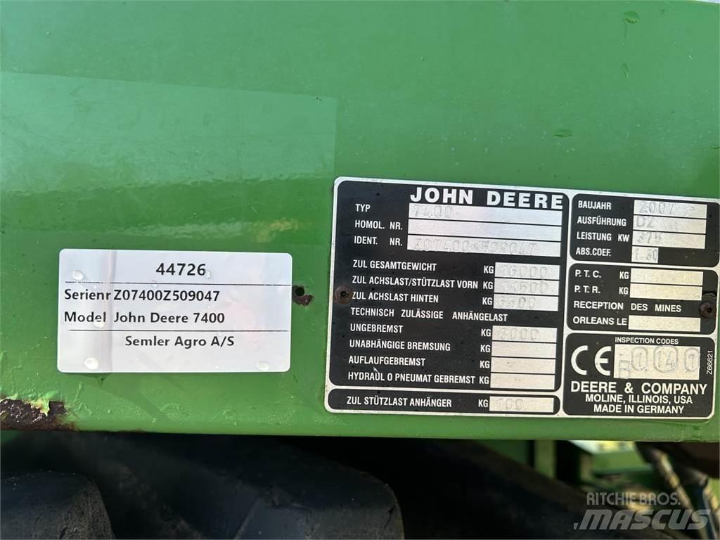 John Deere 7400 Feldhäcksler