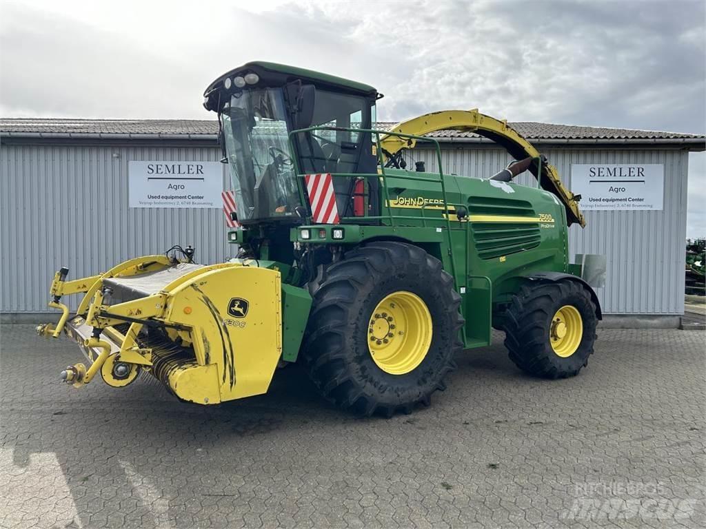 John Deere 7500 Feldhäcksler