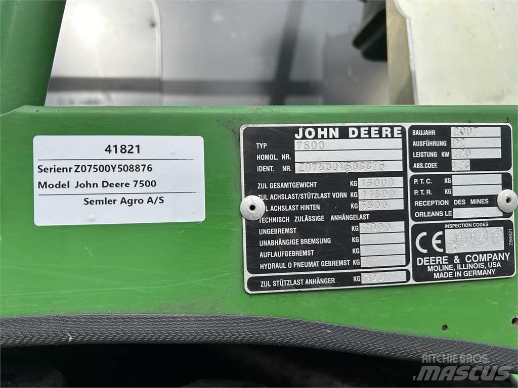 John Deere 7500 Feldhäcksler