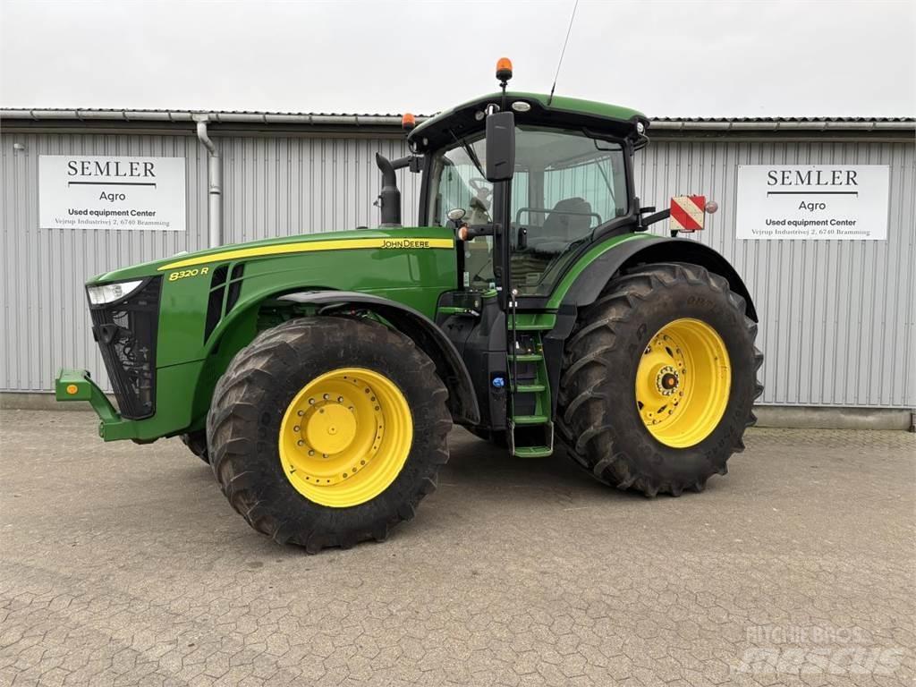 John Deere 8320R Traktoren