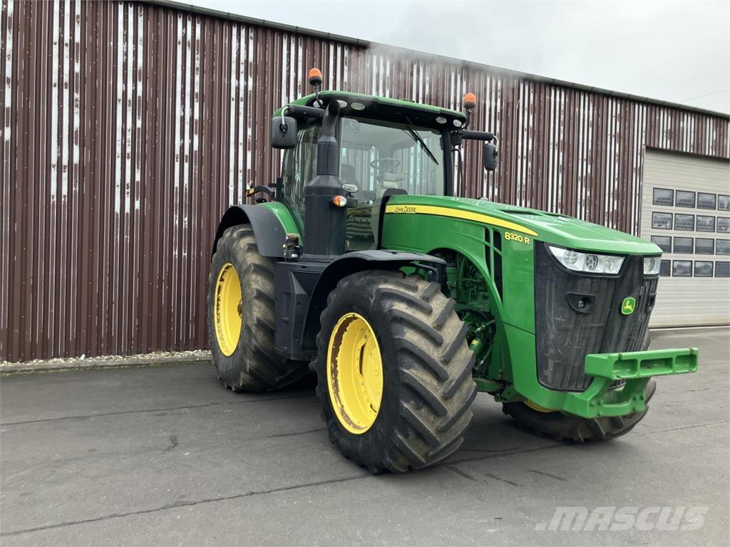 John Deere 8320R Traktoren