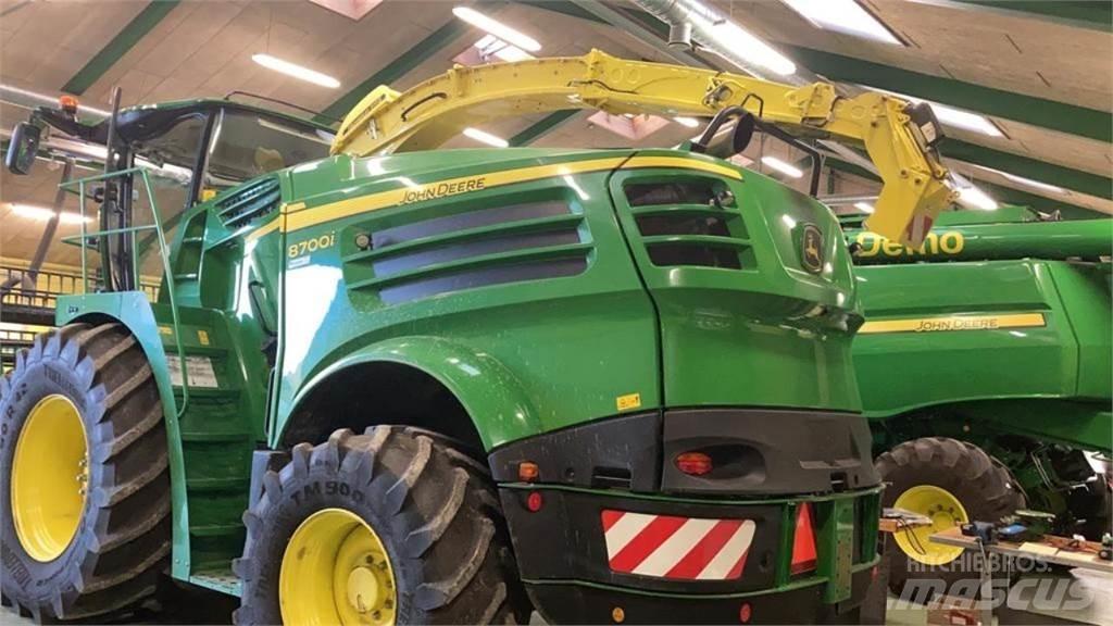 John Deere 8700 Feldhäcksler