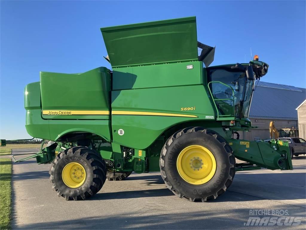 John Deere S690I Mähdrescher