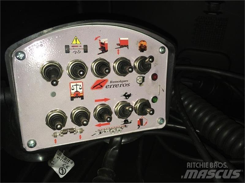  - - -  Herreros Futtermischwagen