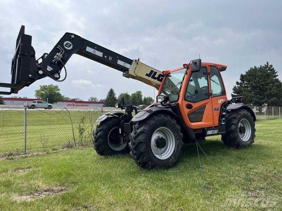 JLG 823 Teleskoplader