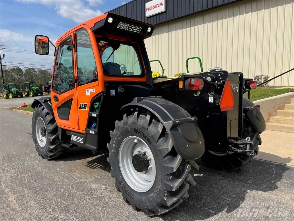 JLG 823 Teleskoplader