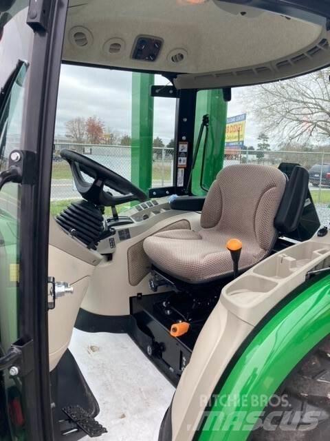 John Deere 3046R Traktoren